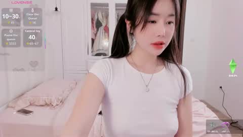 strawberry_loveee online show from 10/16/25, 05:30