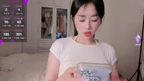 Snapshot of strawberry_loveee chatting on 10/29/25, 05:31 strawberry_loveee online show from 10/29/25, 05:31