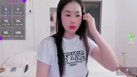 Snapshot of strawberry_loveee chatting on 10/31/25, 03:29 strawberry_loveee online show from 10/31/25, 03:29