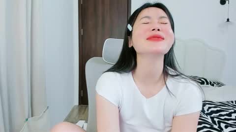 Snapshot of strawberry_loveee chatting on 11/11/25, 02:55 strawberry_loveee online show from 11/11/25, 02:55