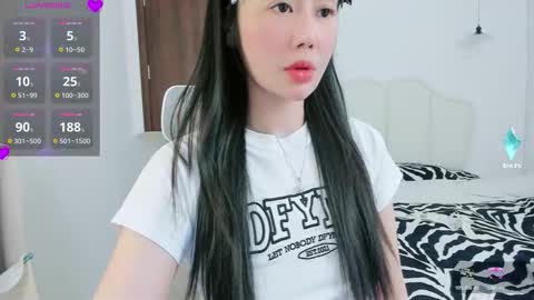 Snapshot of strawberry_loveee chatting on 11/29/25, 04:54 strawberry_loveee online show from 11/29/25, 04:54
