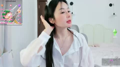 Snapshot of strawberry_loveee chatting on 02/08/26, 04:43 strawberry_loveee online show from 02/08/26, 04:43
