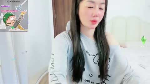 Snapshot of strawberry_loveee chatting on 02/10/26, 05:06 strawberry_loveee online show from 02/10/26, 05:06