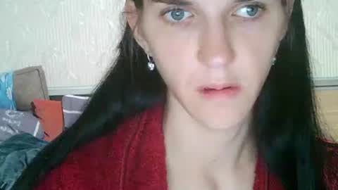 Snapshot of strawberry_storm chatting on 09/21/25, 04:08 Strawberry Storm online show from 09/21/25, 04:08