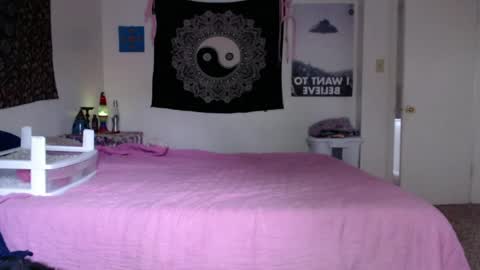 Strawberrylotsacake online show from 04/13/26, 01:05