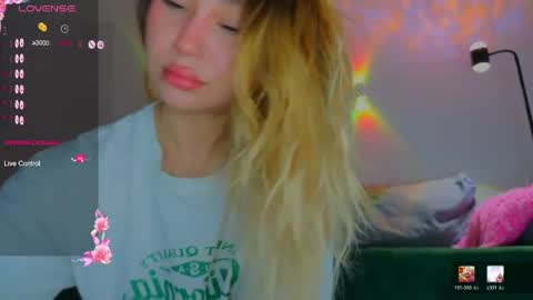 Snapshot of strawberrypie99 chatting on 06/06/26, 04:50 Tati and Lola online show from 06/06/26, 04:50