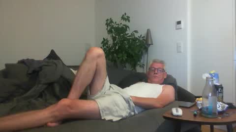 Snapshot of stremic chatting on 09/10/25, 03:17 stremic online show from 09/10/25, 03:17