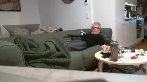 Snapshot of stremic chatting on 04/17/26, 03:09 stremic online show from 04/17/26, 03:09