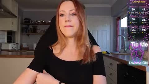 Amorina online show from 11/26/25, 10:38