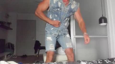 Strong Arni online show from 10/21/25, 05:02