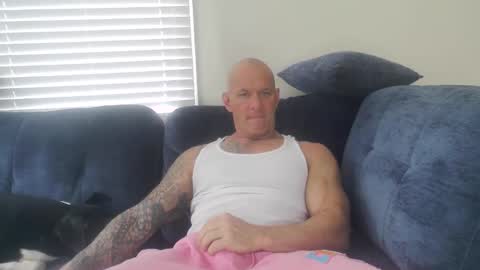 Snapshot of strongandhard073 chatting on 11/09/25, 03:43 StrongAndHard online show from 11/09/25, 03:43