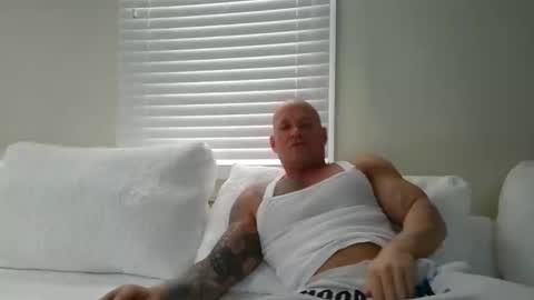 Snapshot of strongandhard073 chatting on 12/17/25, 02:34 StrongAndHard online show from 12/17/25, 02:34