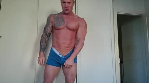 Snapshot of strongandhard073 chatting on 12/21/25, 02:02 StrongAndHard online show from 12/21/25, 02:02
