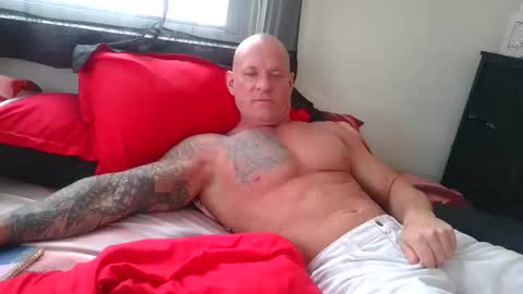 Snapshot of strongandhard073 chatting on 05/28/26, 04:04 StrongAndHard online show from 05/28/26, 04:04