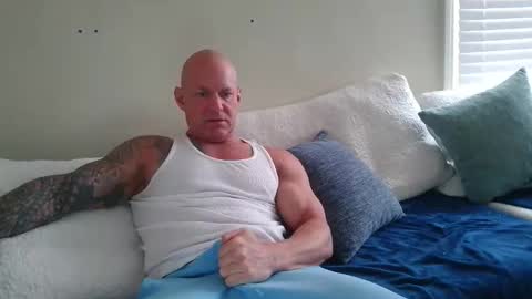 Snapshot of strongandhard073 chatting on 05/30/26, 04:26 StrongAndHard online show from 05/30/26, 04:26