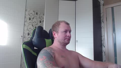 Snapshot of strongass18 chatting on 12/05/24, 08:22 Alex online show from 12/05/24, 08:22