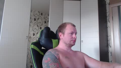 Snapshot of strongass18 chatting on 12/05/24, 11:27 Alex online show from 12/05/24, 11:27