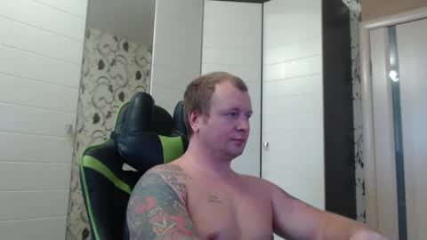 Snapshot of strongass18 chatting on 12/12/24, 10:02 Alex online show from 12/12/24, 10:02