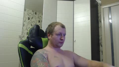 Snapshot of strongass18 chatting on 12/12/24, 01:06 Alex online show from 12/12/24, 01:06
