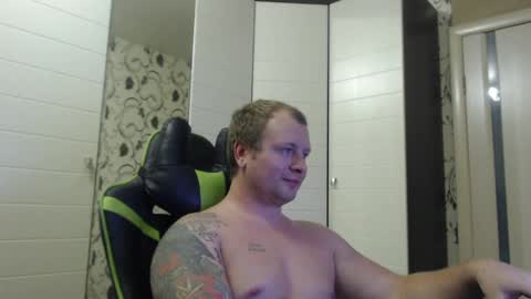 Snapshot of strongass18 chatting on 12/12/24, 04:10 Alex online show from 12/12/24, 04:10