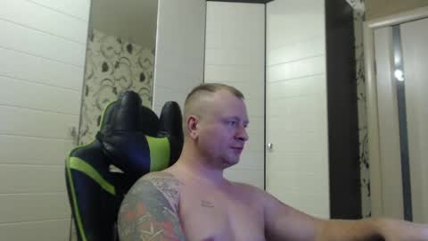 Snapshot of strongass18 chatting on 12/14/24, 04:09 Alex online show from 12/14/24, 04:09