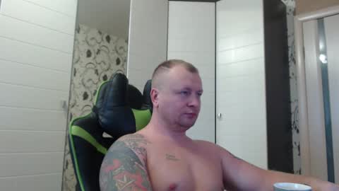 Snapshot of strongass18 chatting on 12/15/24, 08:41 Alex online show from 12/15/24, 08:41