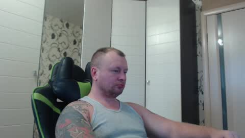 Snapshot of strongass18 chatting on 12/22/24, 10:38 Alex online show from 12/22/24, 10:38
