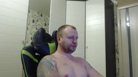 Snapshot of strongass18 chatting on 12/28/24, 01:49 Alex online show from 12/28/24, 01:49