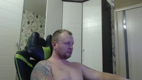 Snapshot of strongass18 chatting on 12/29/24, 12:12 Alex online show from 12/29/24, 12:12