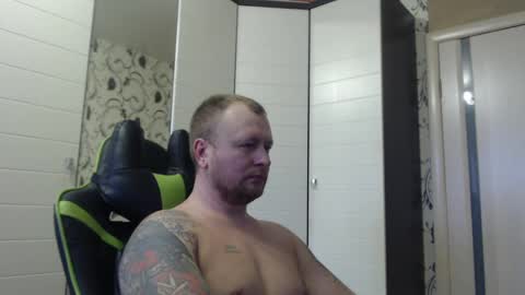 Snapshot of strongass18 chatting on 01/02/25, 09:00 Alex online show from 01/02/25, 09:00