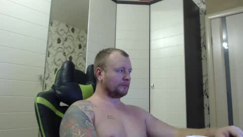 Snapshot of strongass18 chatting on 01/04/25, 01:21 Alex online show from 01/04/25, 01:21