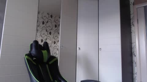 Snapshot of strongass18 chatting on 01/05/25, 11:59 Alex online show from 01/05/25, 11:59