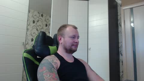 Snapshot of strongass18 chatting on 01/07/25, 09:07 Alex online show from 01/07/25, 09:07