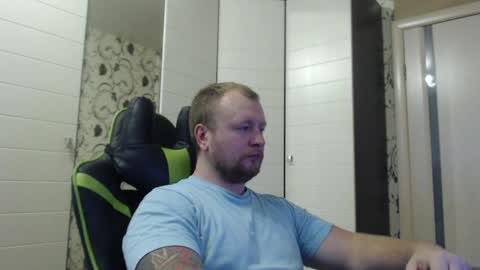 Snapshot of strongass18 chatting on 01/11/25, 11:34 Alex online show from 01/11/25, 11:34