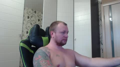 Snapshot of strongass18 chatting on 01/12/25, 10:45 Alex online show from 01/12/25, 10:45