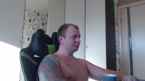 Snapshot of strongass18 chatting on 01/21/25, 09:03 Alex online show from 01/21/25, 09:03