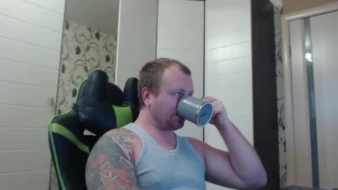 Snapshot of strongass18 chatting on 01/30/25, 08:43 Alex online show from 01/30/25, 08:43