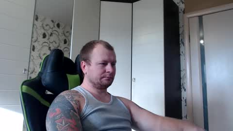 Snapshot of strongass18 chatting on 02/04/25, 09:07 Alex online show from 02/04/25, 09:07
