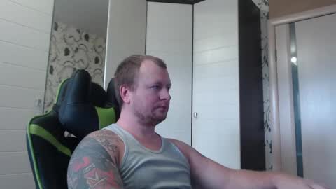 Snapshot of strongass18 chatting on 02/06/25, 08:39 Alex online show from 02/06/25, 08:39