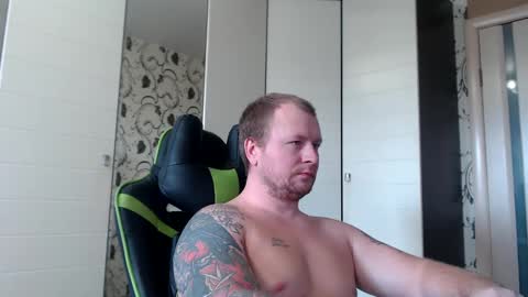 Snapshot of strongass18 chatting on 02/06/25, 11:43 Alex online show from 02/06/25, 11:43