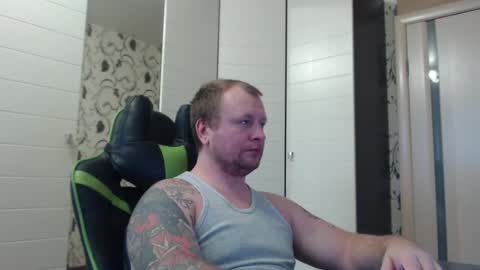 Snapshot of strongass18 chatting on 02/08/25, 11:44 Alex online show from 02/08/25, 11:44