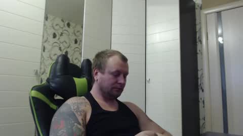 Snapshot of strongass18 chatting on 02/11/25, 12:58 Alex online show from 02/11/25, 12:58