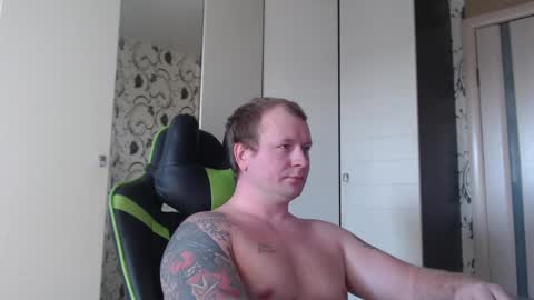 Snapshot of strongass18 chatting on 02/25/25, 11:52 Alex online show from 02/25/25, 11:52