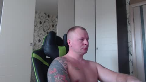 Snapshot of strongass18 chatting on 02/27/25, 12:02 Alex online show from 02/27/25, 12:02