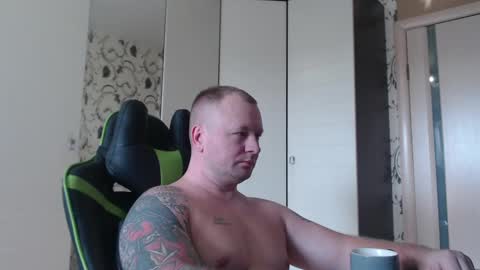 Snapshot of strongass18 chatting on 03/01/25, 10:24 Alex online show from 03/01/25, 10:24