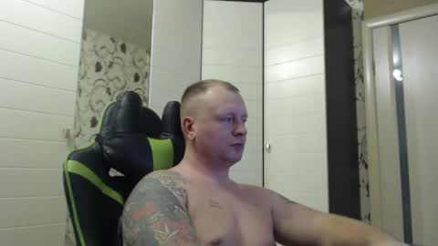 Snapshot of strongass18 chatting on 03/01/25, 04:44 Alex online show from 03/01/25, 04:44