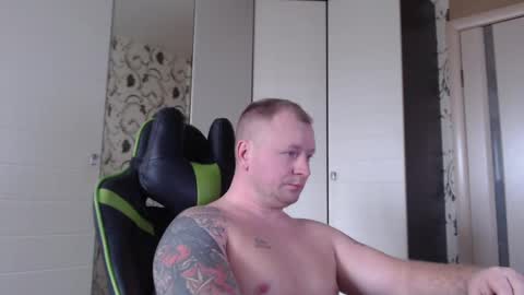 Snapshot of strongass18 chatting on 03/02/25, 09:42 Alex online show from 03/02/25, 09:42