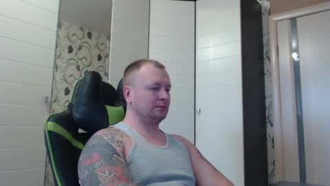 Snapshot of strongass18 chatting on 03/06/25, 09:03 Alex online show from 03/06/25, 09:03