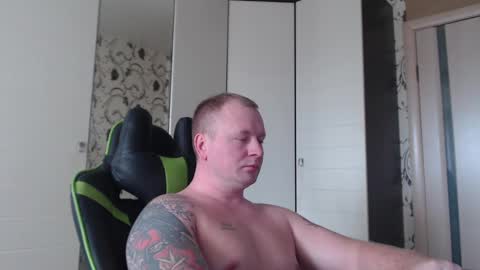 Snapshot of strongass18 chatting on 03/11/25, 11:55 Alex online show from 03/11/25, 11:55