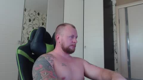 Snapshot of strongass18 chatting on 09/13/25, 09:09 Alex online show from 09/13/25, 09:09